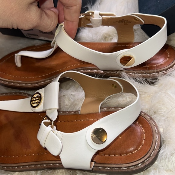 Tommy Hilfiger Women's Bennia Thong Flat Sandals in White Gently New in Box 8 - Picture 7 of 9